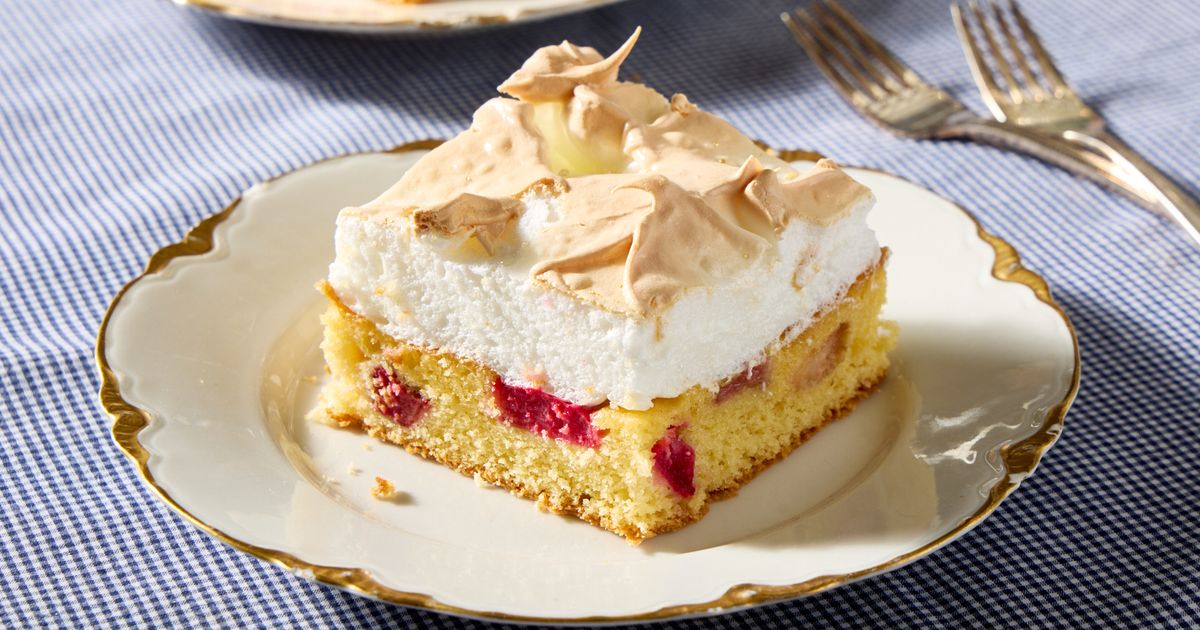Romanian Rhubarb Meringue Cake