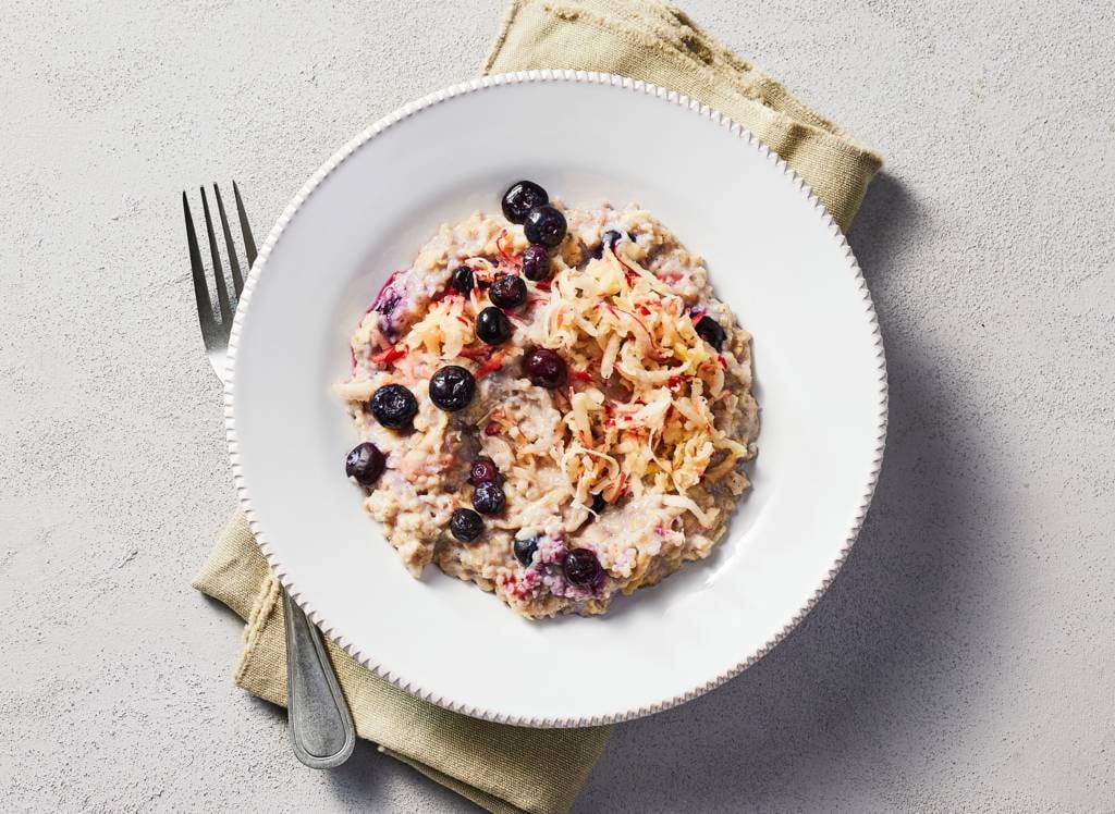 Oatmeal with Carrot, Apple and Blueberries