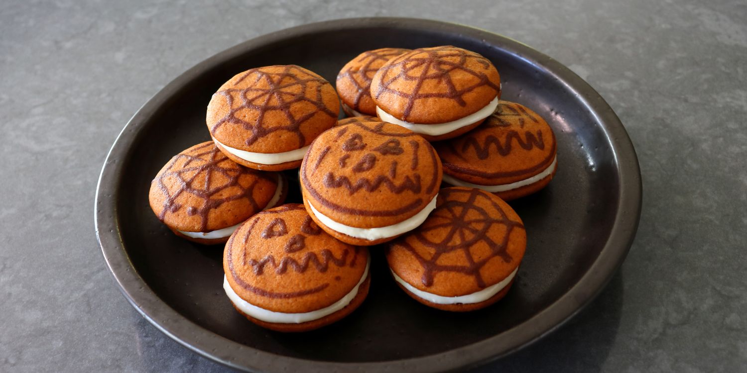 Halloween Pumpkin Whoopie Pies