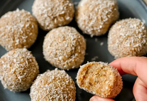 Caramel coconut & almond truffles (5 ingredients)
