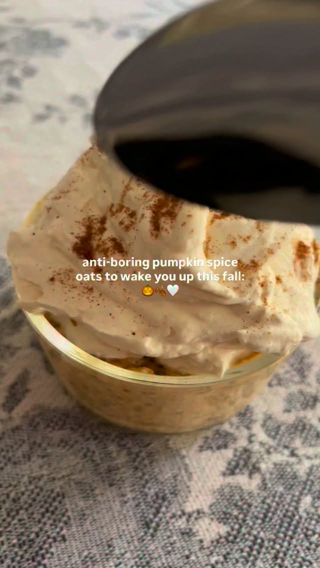 Pumpkin 5-Minute Oats with Pumpkin Spice Whipped Cream