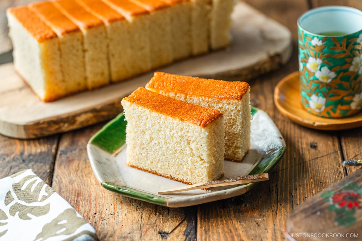 Castella Cake (Japanese Honey Sponge Cake)