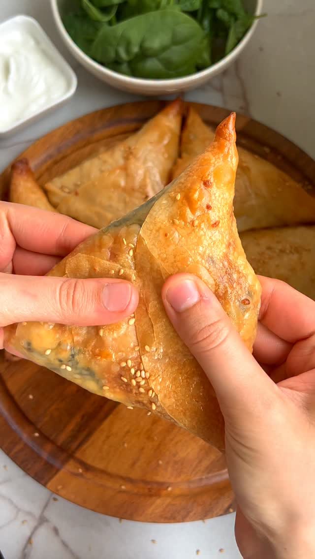 Crispy Rice Paper Pouches with Spinach and Cheese