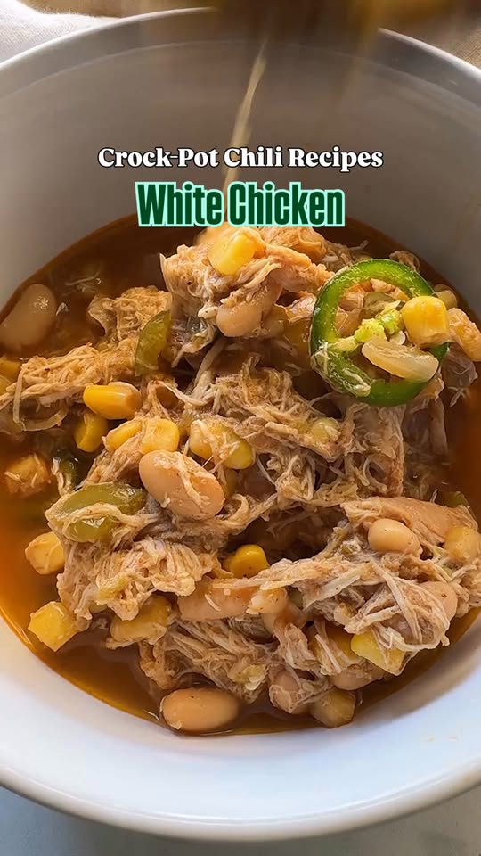Slow Cooker White Chicken Chili
