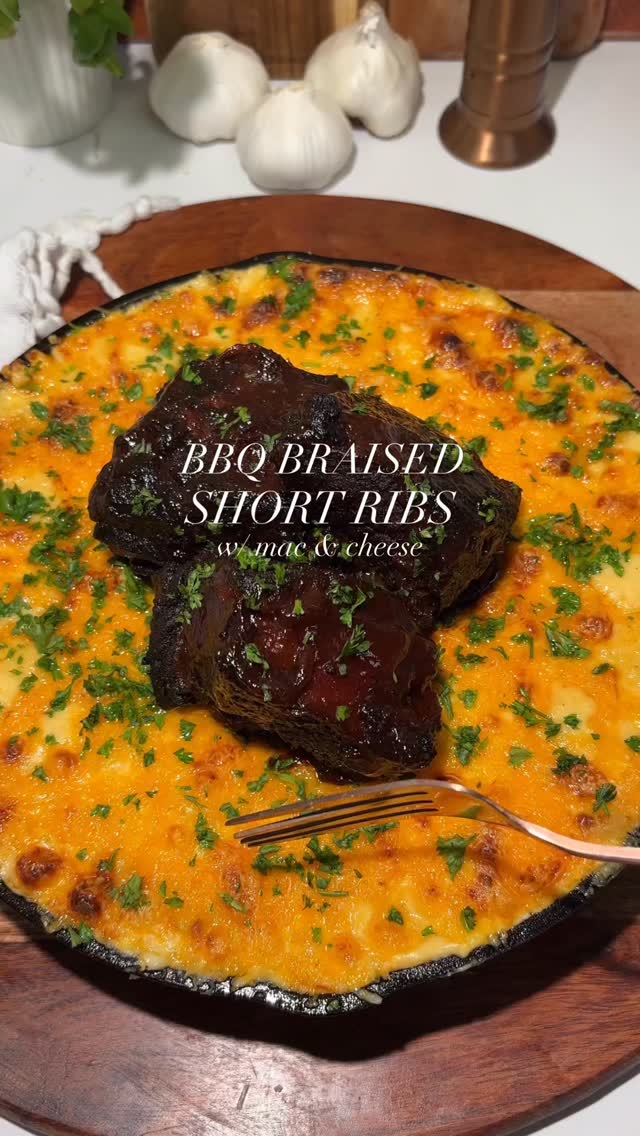 Bbq Braised Short Ribs with Creamy Mac & Cheese