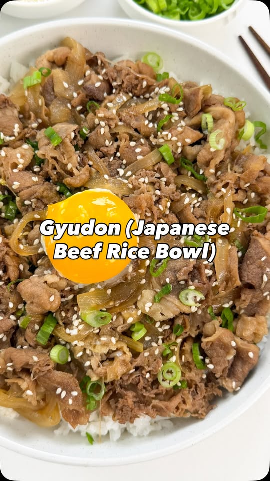 Gyudon (Japanese Beef Rice Bowl)