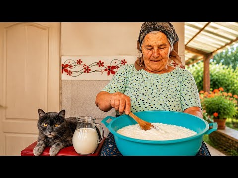 Scrob cu Lapte (Romanian Milk Scrambled Eggs)