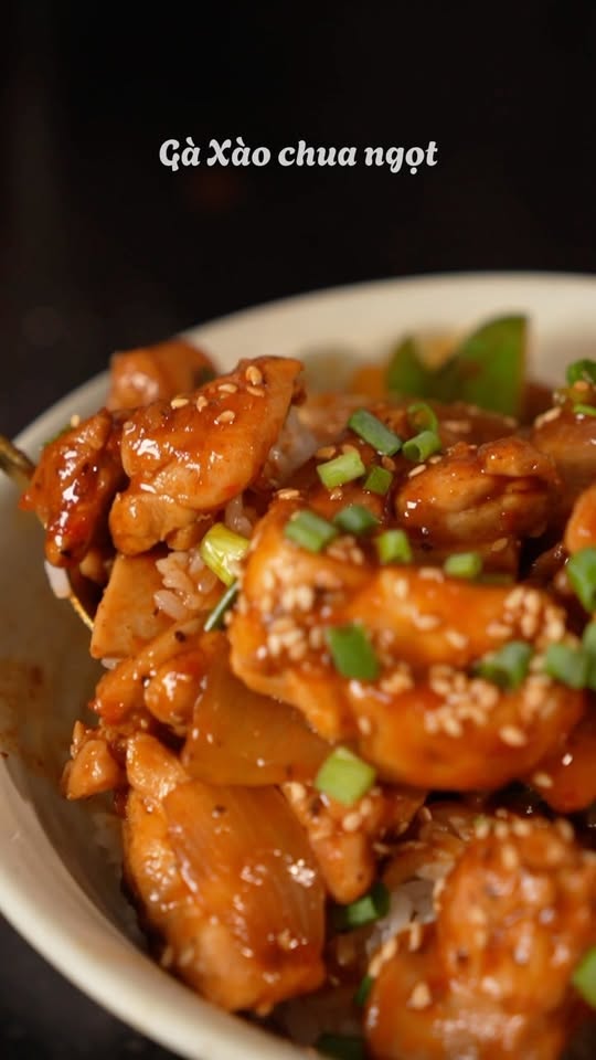 Sweet and Sour Chicken (Gà Xào Chua Ngọt)