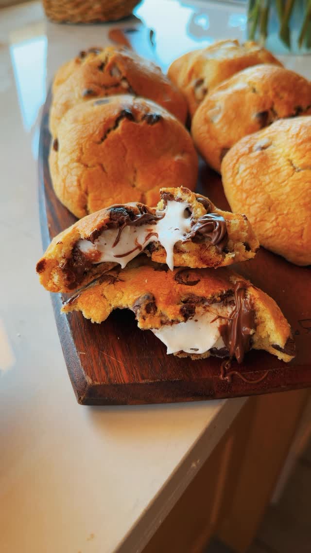 Marshmallow-Stuffed Chocolate Cookies