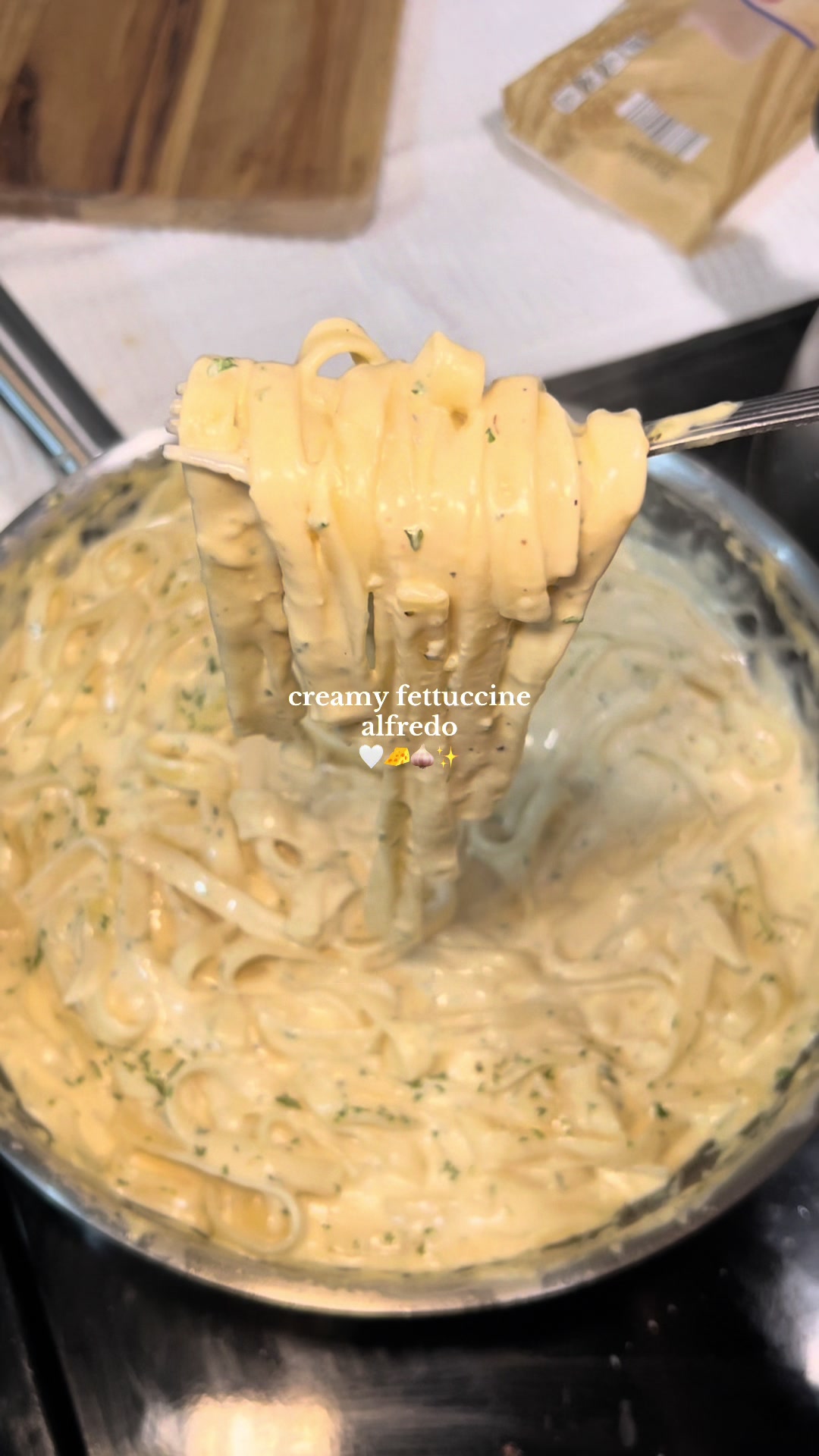 Easy Creamy Fettuccine Alfredo Pasta