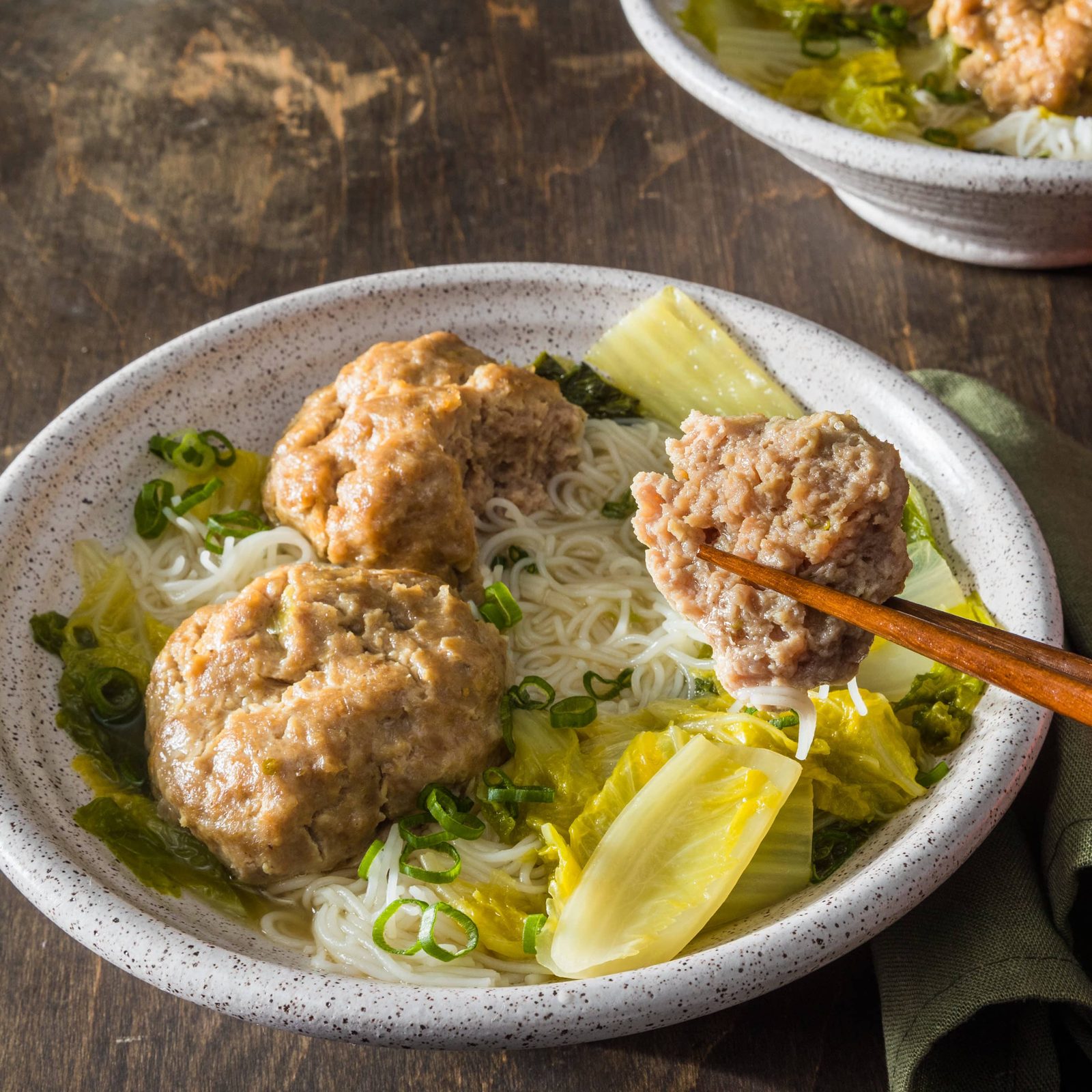Lion's Head Meatballs (Shīzi Tóu)