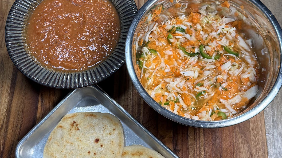 Cheesy Pupusas con Salsa Roja y Curtido