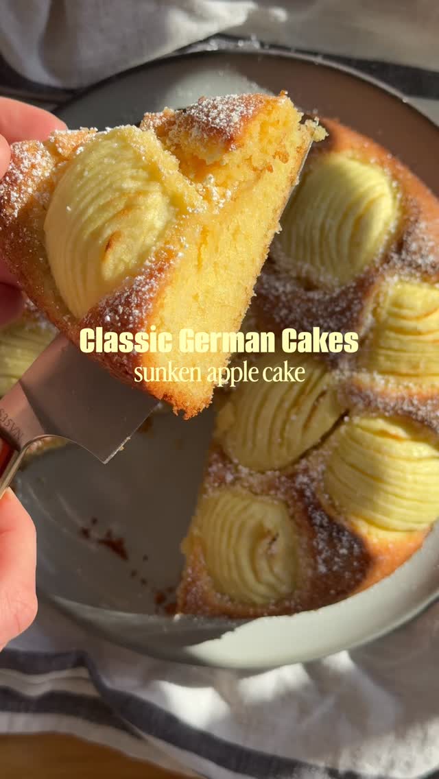 German Versunkener Apfelkuchen (Sunken Apple Cake)