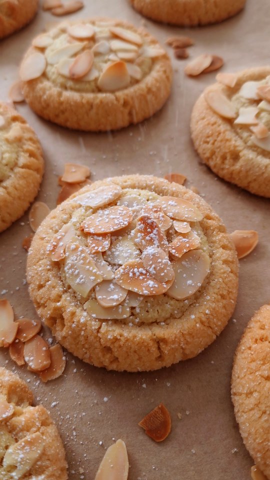 Almond Croissant Cookies