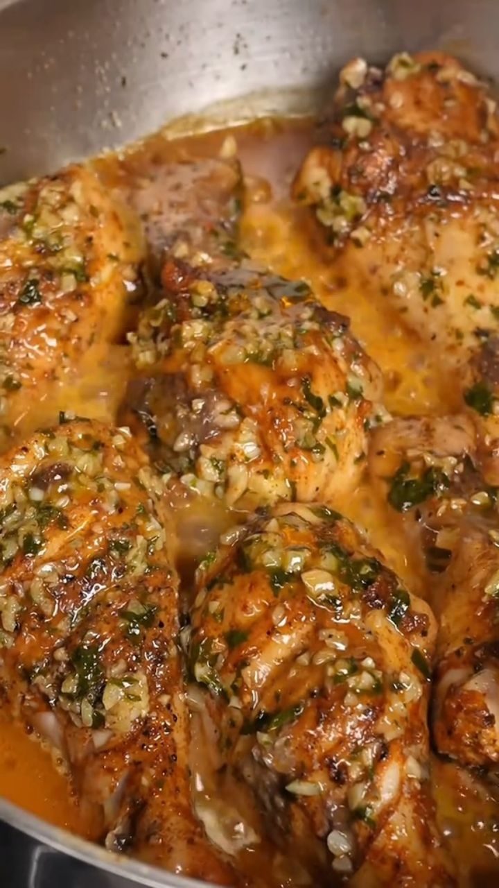 Golden Garlic Chicken with Thick Sauce