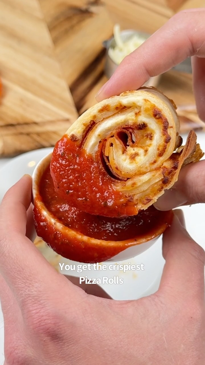 Crispy Low-Carb Pizza Rolls