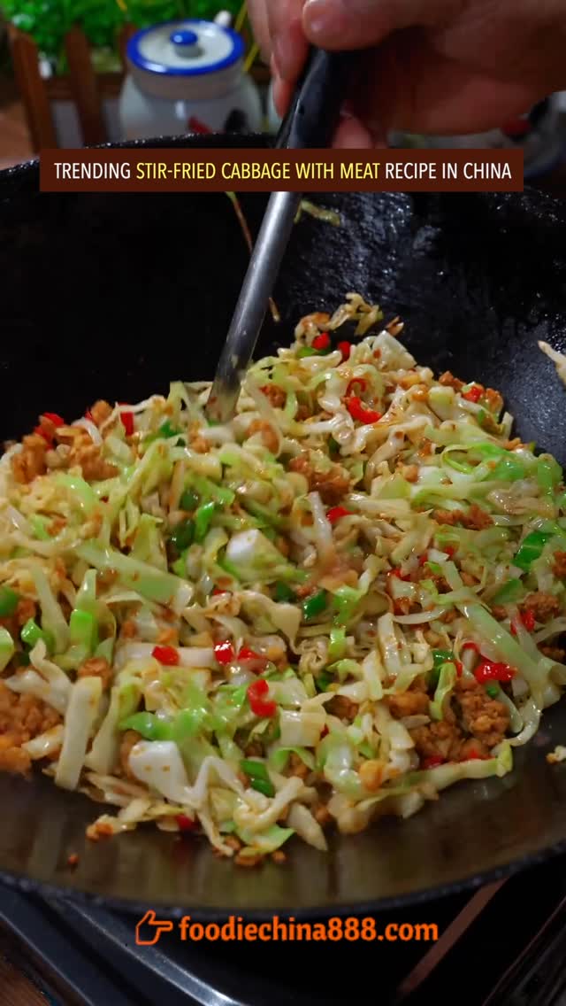 Chinese-Style Stir-Fried Cabbage with Meat