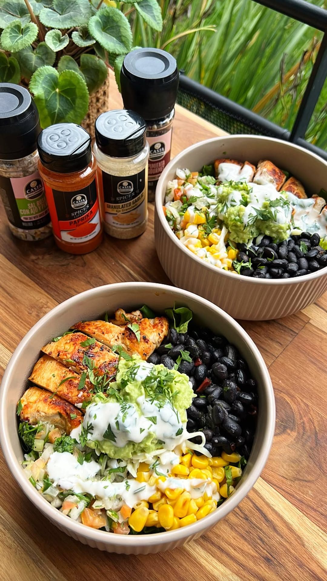 Healthy Mexican Chicken, Guacamole, and Pico de Gallo Bowl