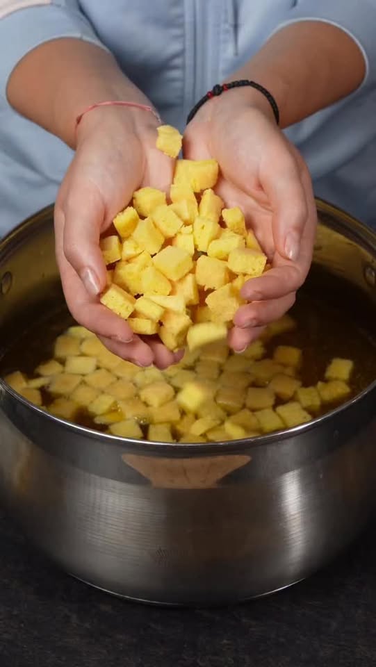 Romanian Semolina Dumpling Soup (Supă de Găluște de Griș)