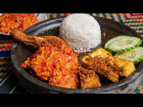 Pak Gembus Smashed Chicken Rice