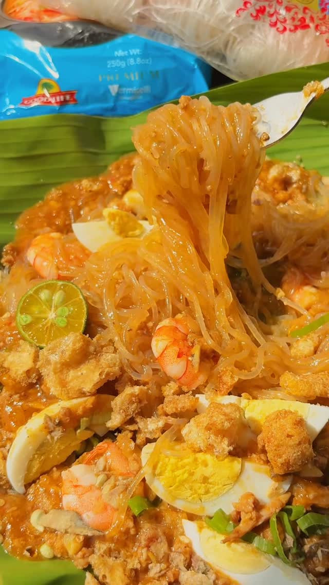 Filipino Pancit Palabok