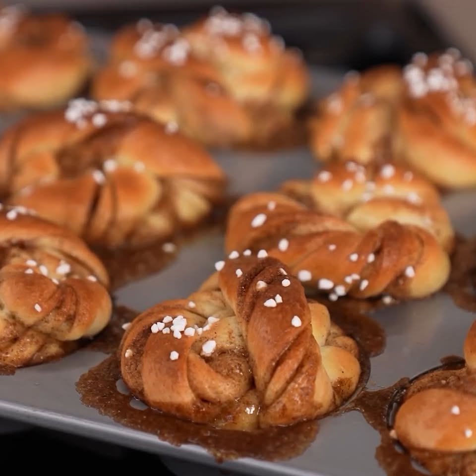 The Best Cinnamon Buns EVER