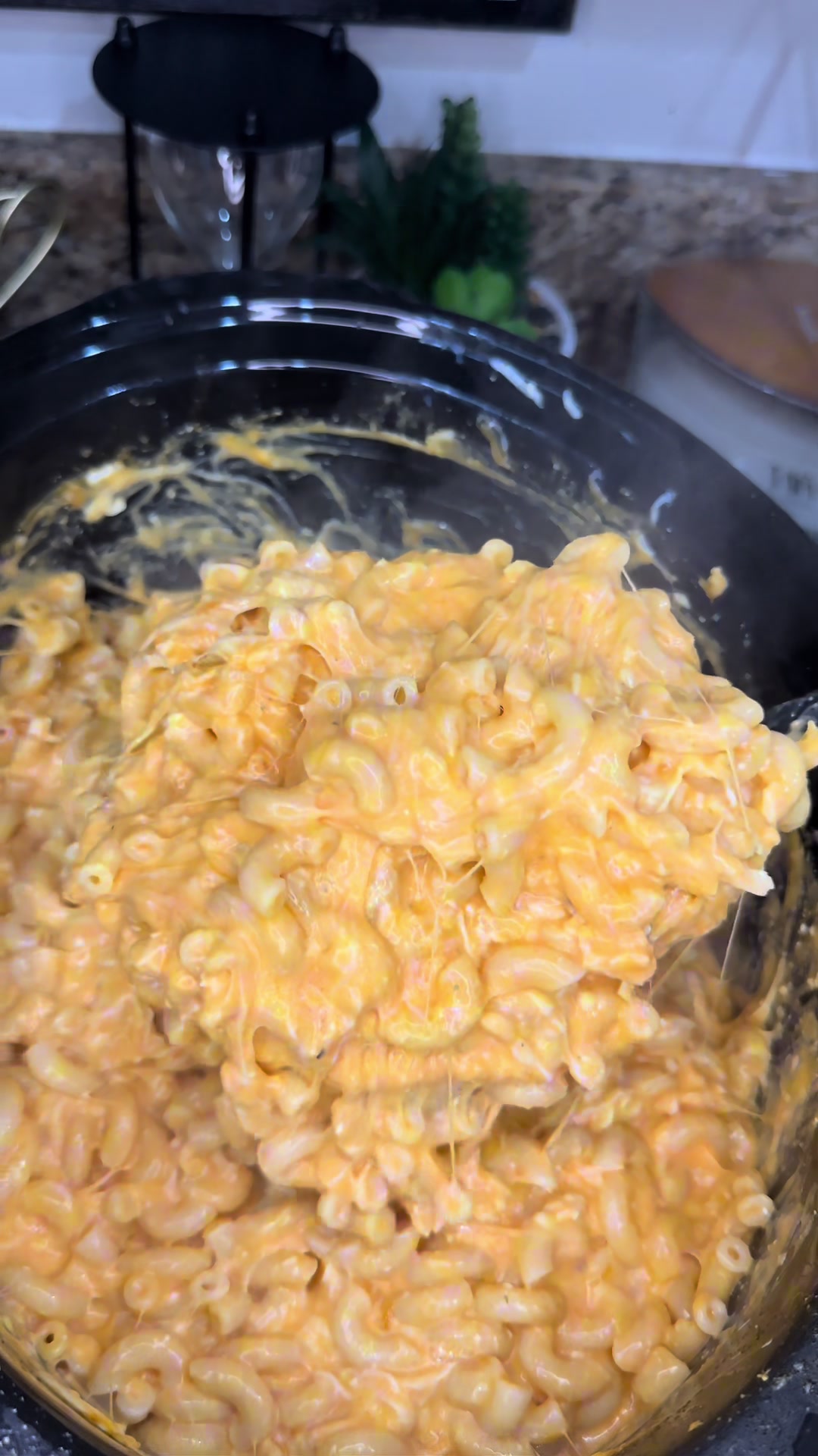 Crockpot Buffalo Chicken Mac & Cheese