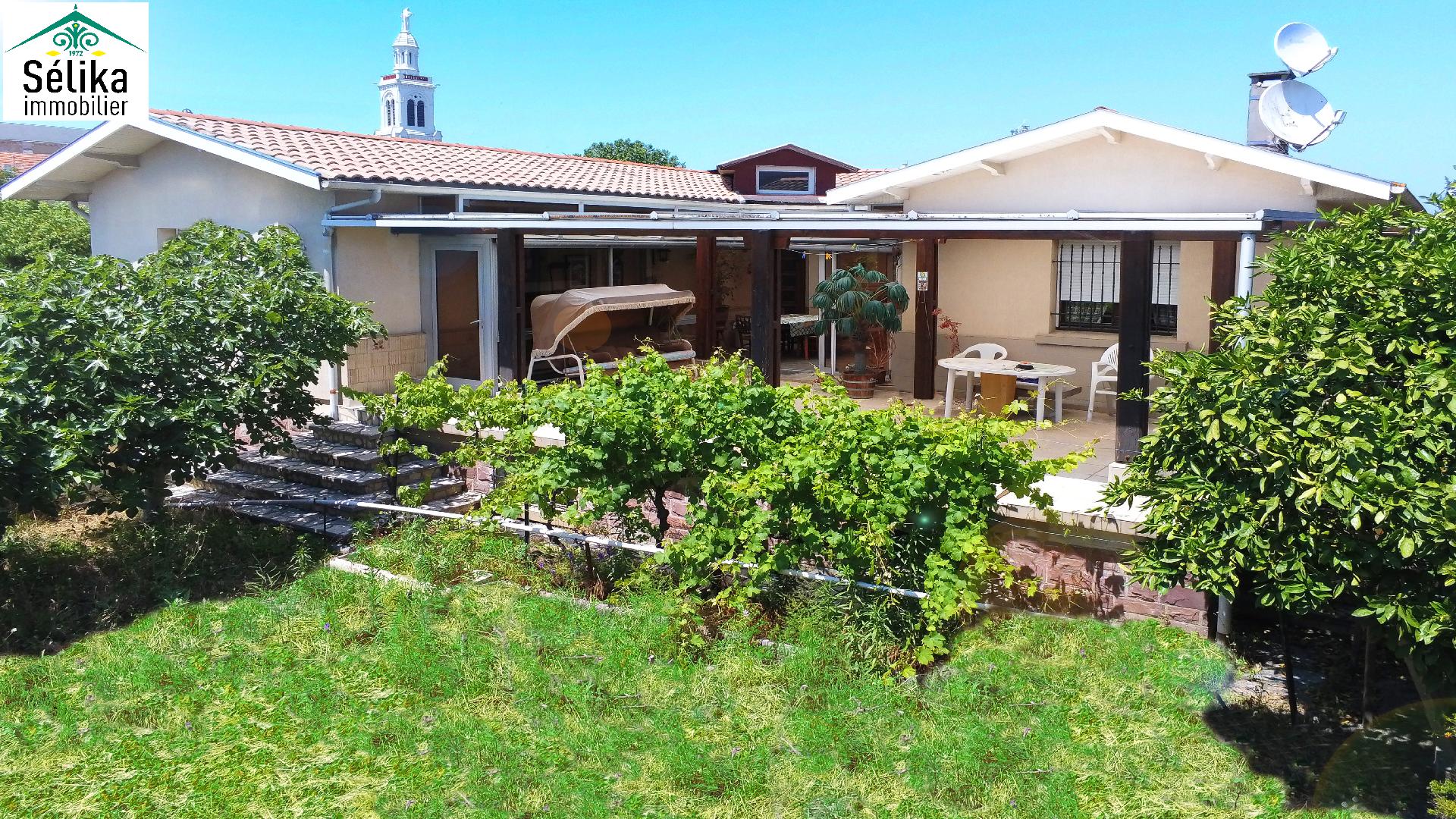 Vaste Villa à 180 m du bassin !!! VENDU