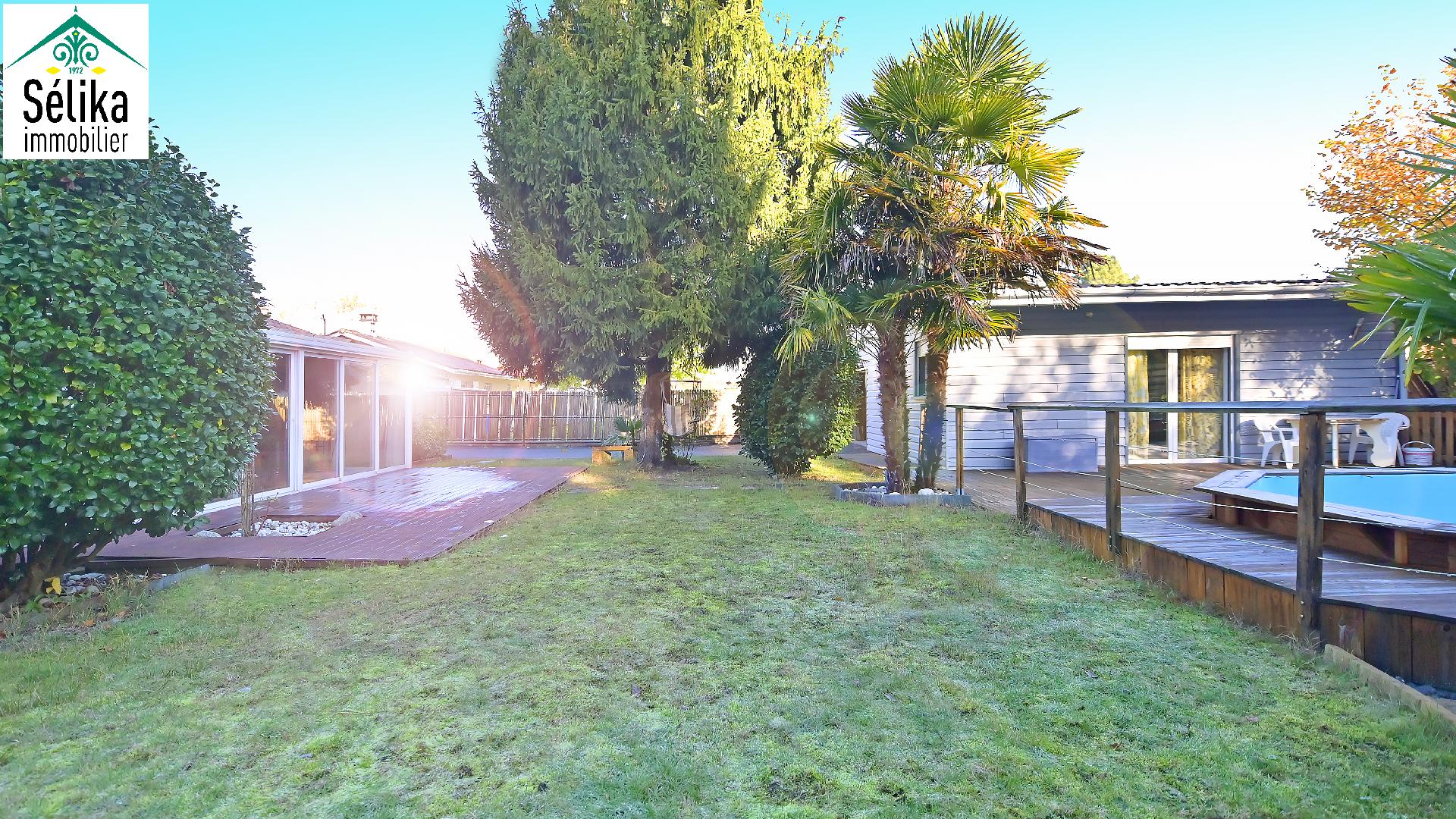 JOLIE VILLA AVEC PISCINE PRES DE LA FORET !!! VENDU