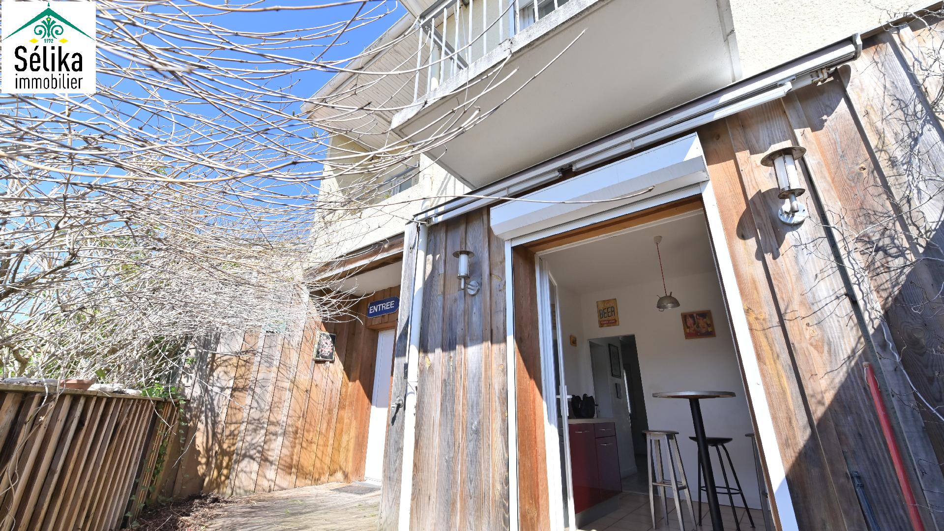 VILLA AVEC TERRASSE EN HYPER CENTRE VILLE ! VENDU