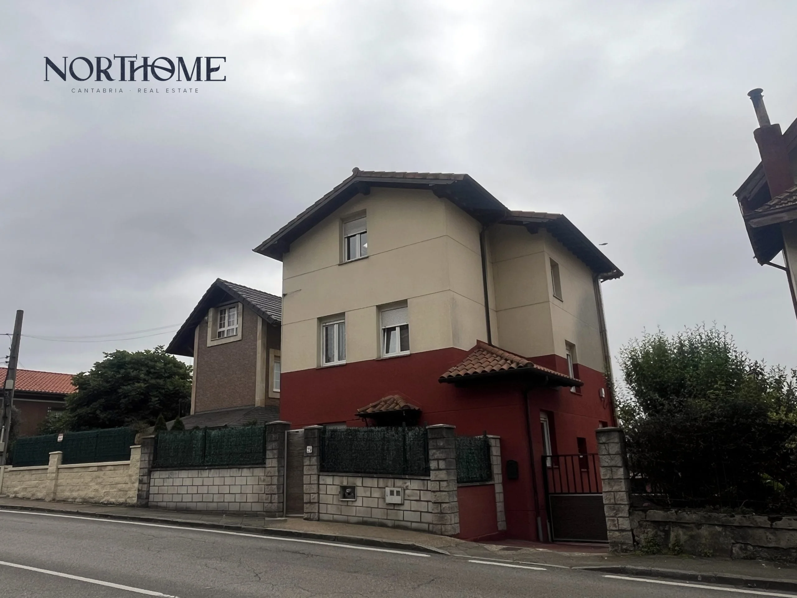 Oferta de Chalet independiente en calle Campogiro