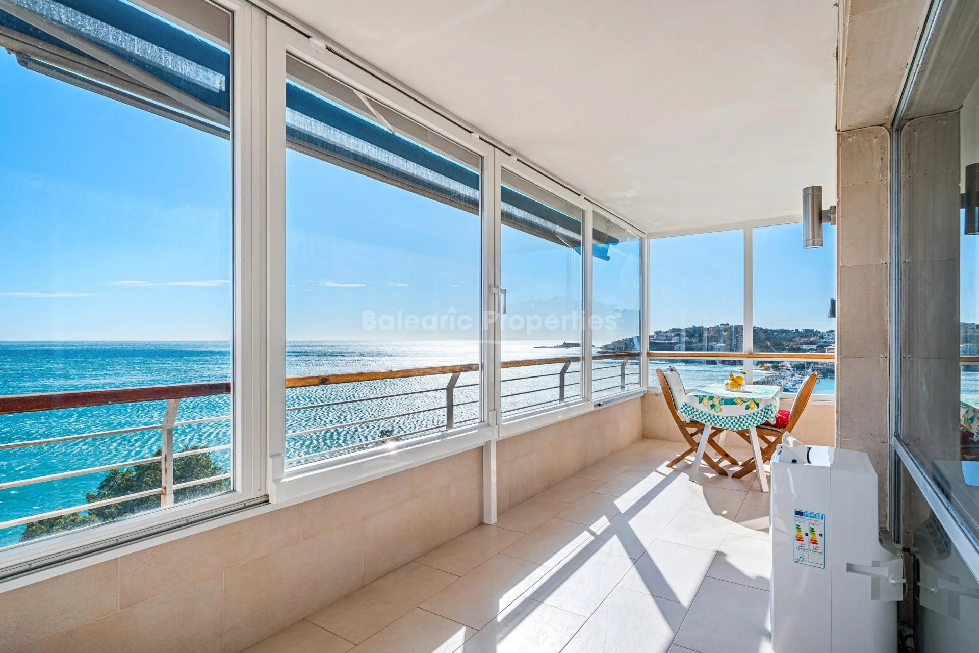 Frontline sea view apartment for sale in prestigious Palma, Mallorca