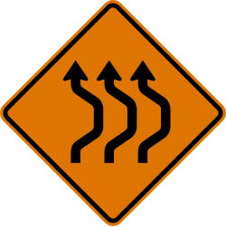Double reverse curve to the right for 3 lanes in work zone