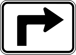 Advance right turn arrow plaque for 90-degree angle turns