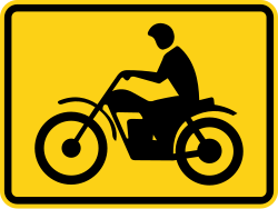 Supplemental plaque for motorcycle-specific pavement conditions