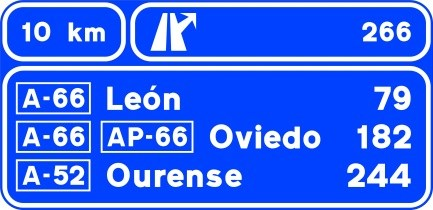 Imagen de la pregunta: Circulas por una autovía y ves este cartel. ¿A qué distancia está la salida por 