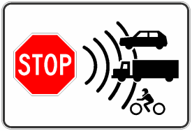 Imagen de la pregunta: Llegas a una intersección con STOP y antes ves esta señal. ¿Qué significa?