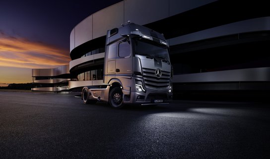MBT_Actros_L_Edition_3_Hero_02
