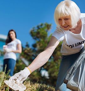 volunteers picking up trash