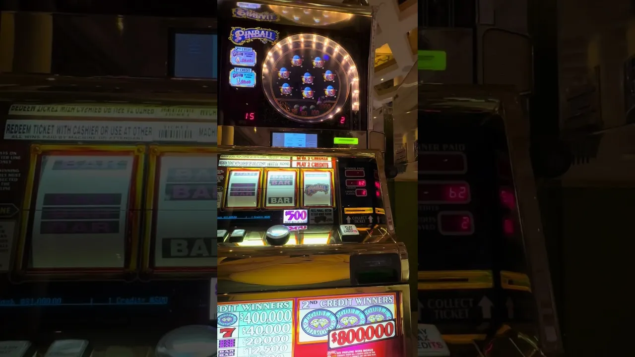 Retro Fun: Big Win on the Classic Pinball Slot Machine!