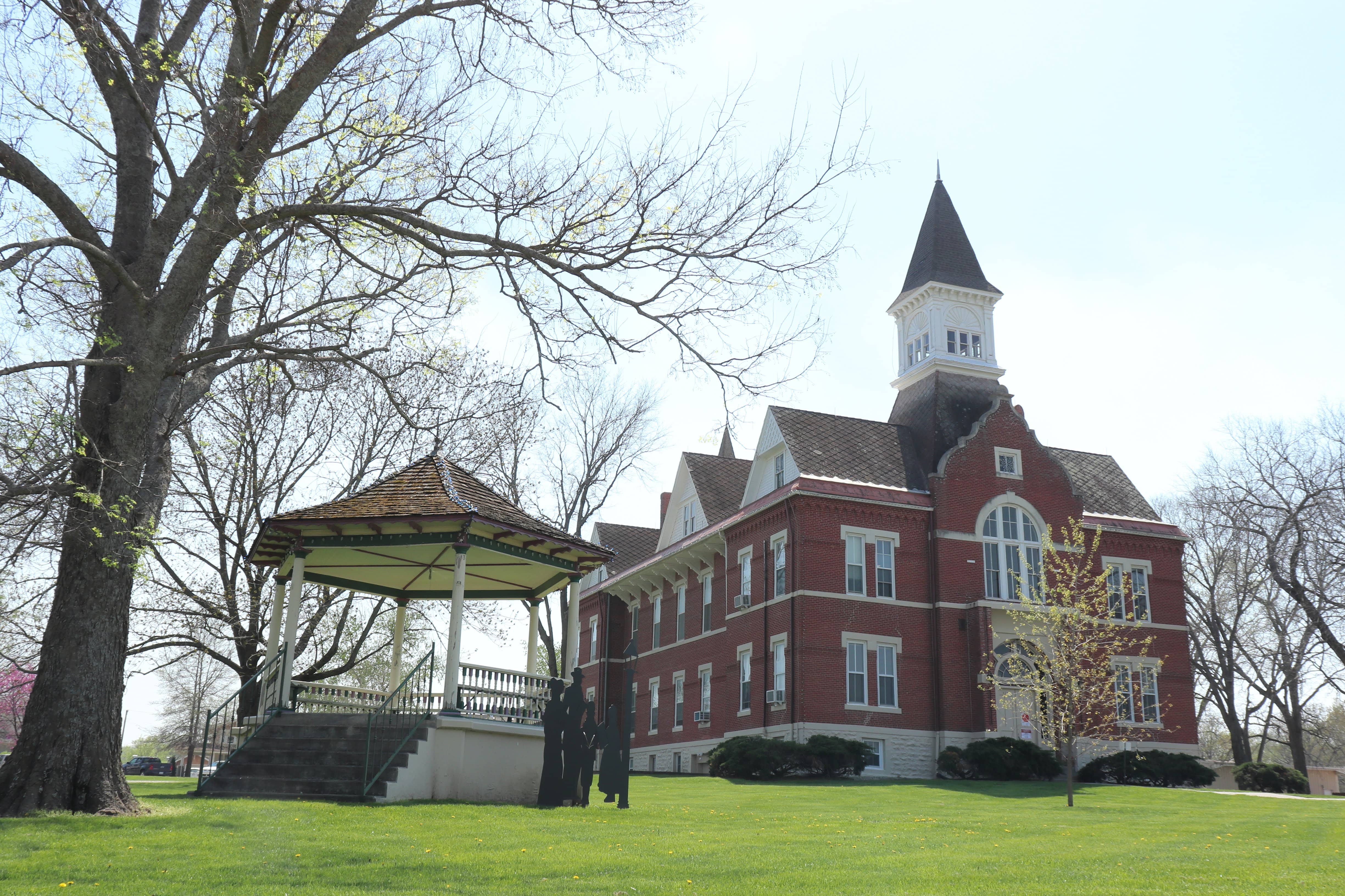 Image of Linn County Appraiser Linn County Courthouse