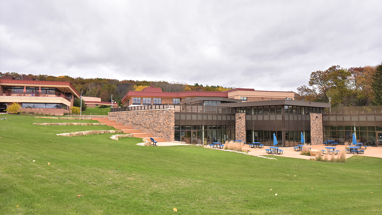 Image of T.N. Savides Library, UW-Baraboo/Sauk County