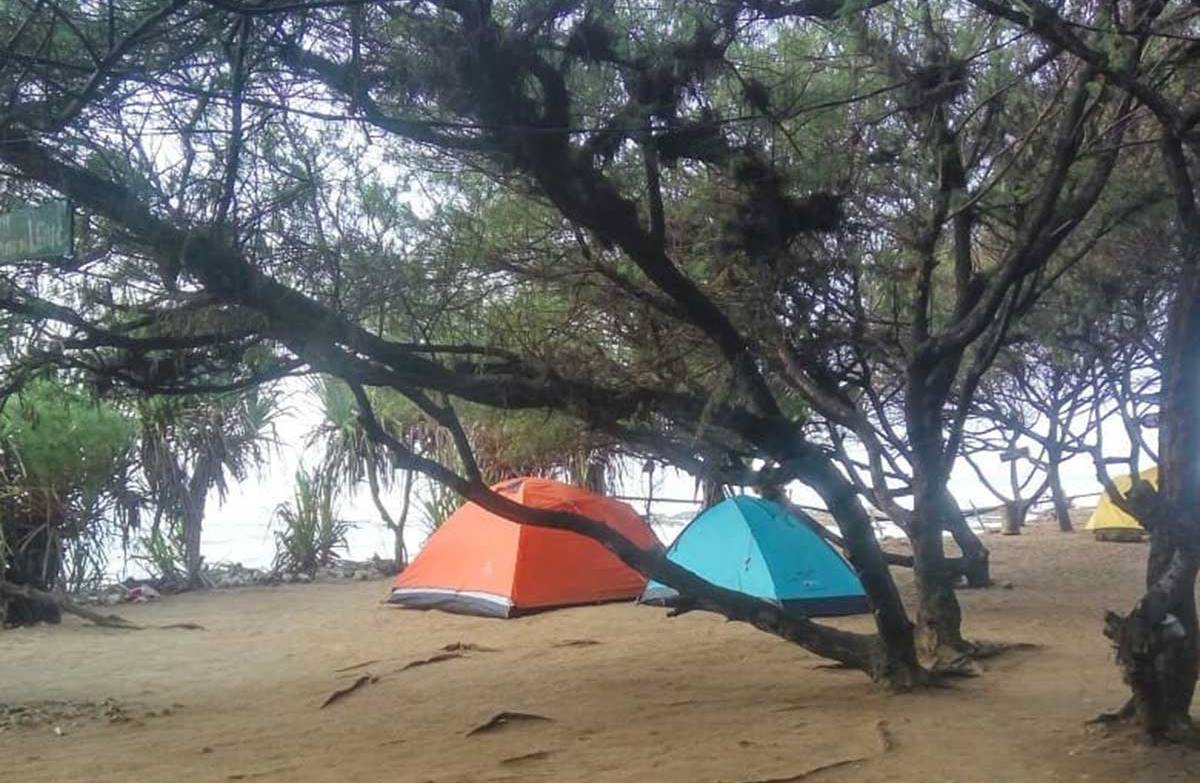 Camping di Pantai Sanglen Jogja.jpg