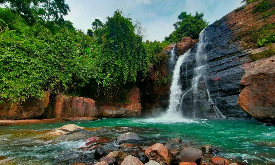 Coban Tundo: Keindahan Air Terjun Tersembunyi di Hutan Malang