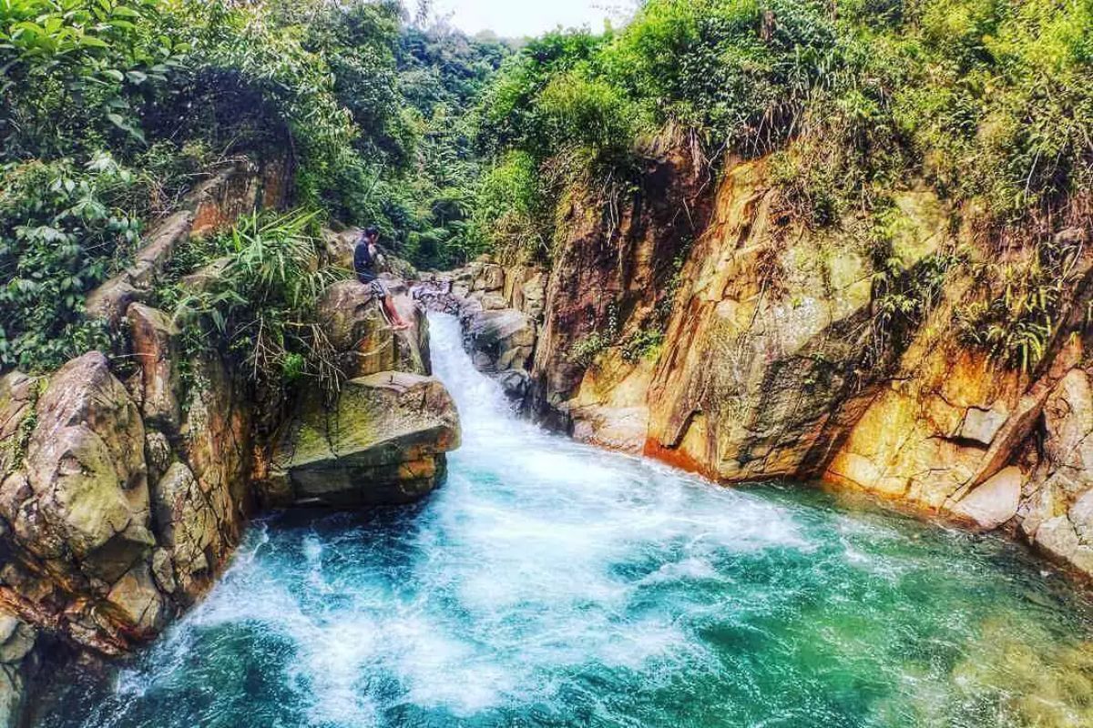 Curug Leuwi Hejo, Air Terjun Biru Kehijauan di Bogor