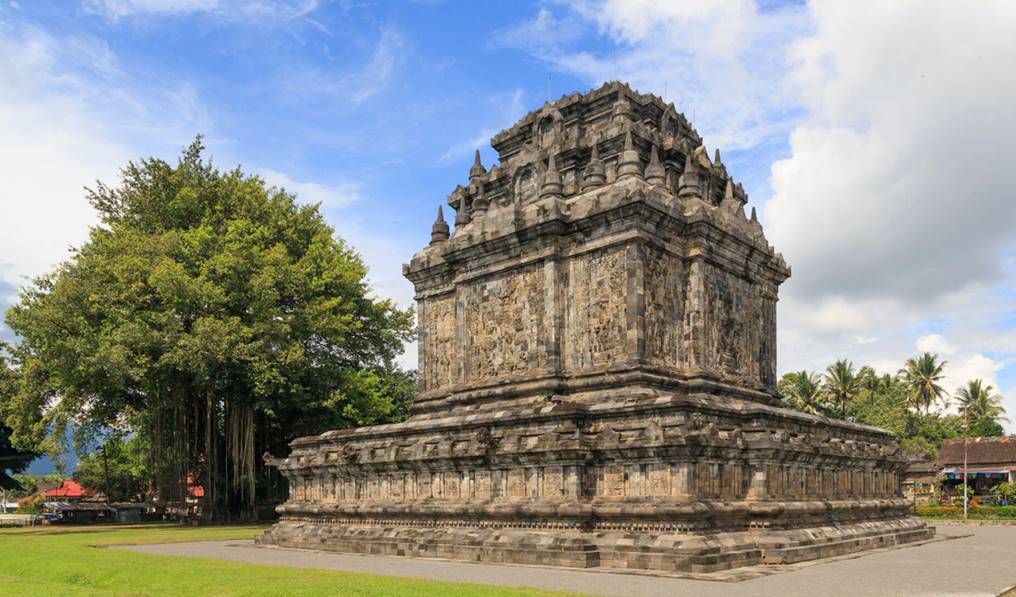 Daya Tarik Candi Mendut.jpg