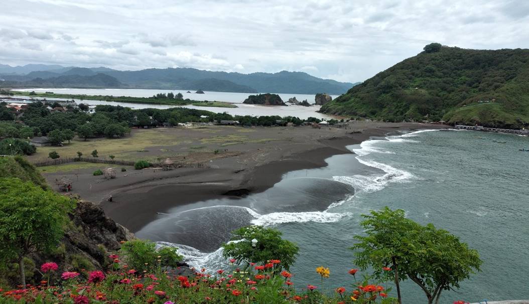 Daya Tarik Pantai Payangan.jpg