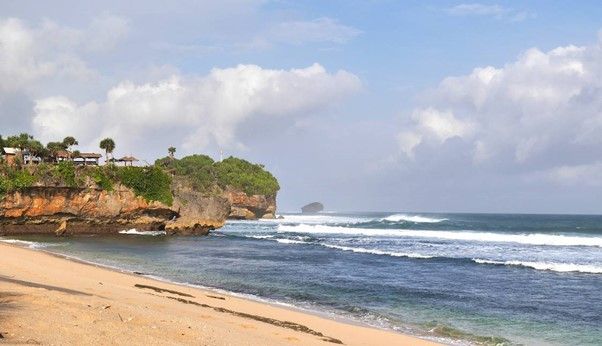 Daya Tarik Pantai Watu Kodok.jpg