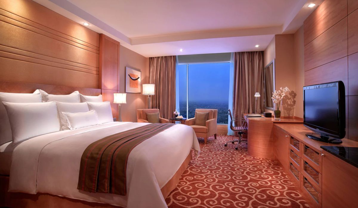 Desain kamar di Hotel JW Marriot Medan yang mewah.jpg