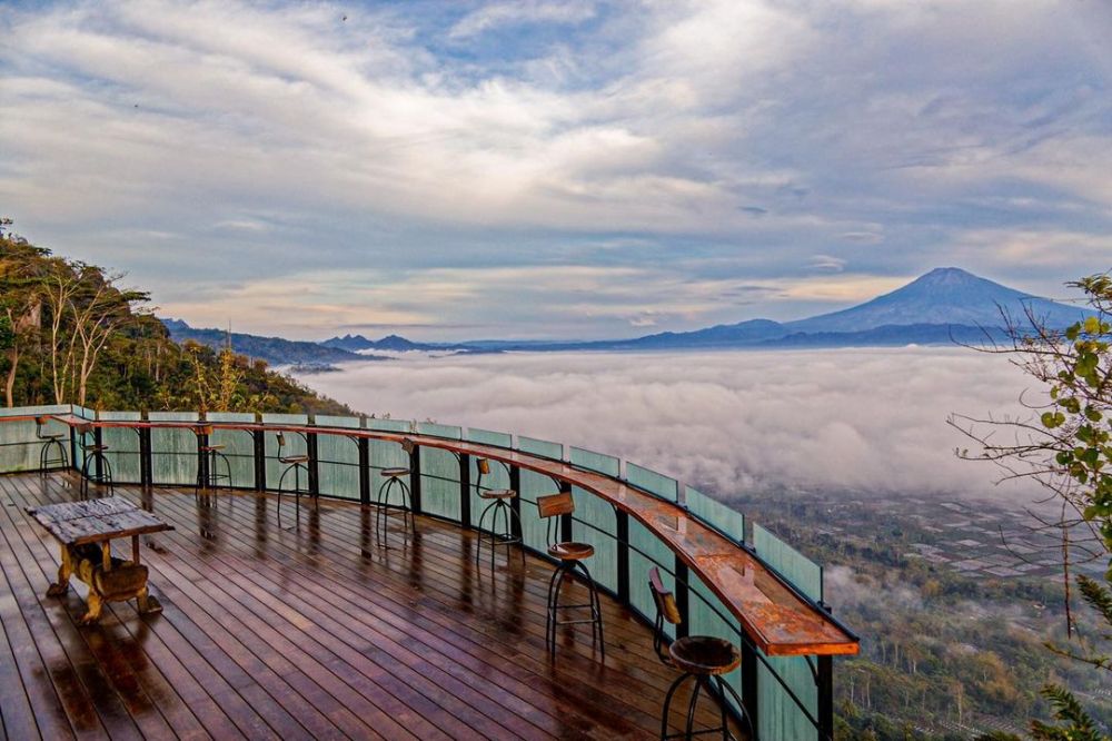 Dikelilingi Lanskap Enam Gunung Sekaligus.jpg